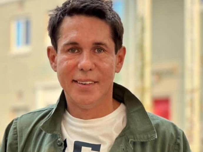 Алексей Панин* рассказал, что они с дочкой работают в США доставщиками еды