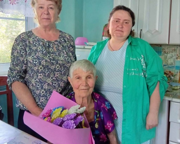 В Бурятии с 90-летием поздравили заслуженную воспитательницу