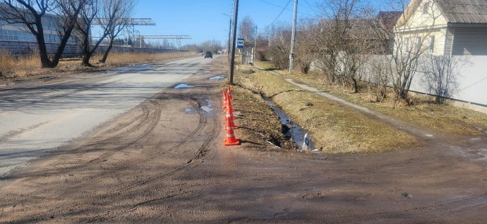 В Чудове молодой водитель не учёл погодные условия и отправил машину в кювет