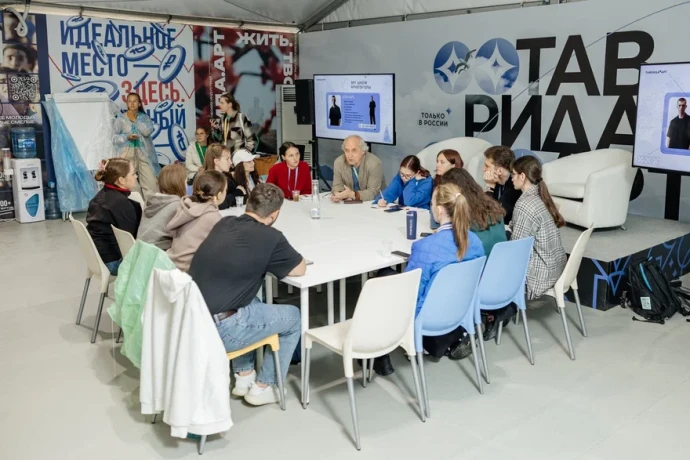 Сборник произведений молодых авторов, проекты для медиа и библиотек: на «Тавриде» завершилась последняя летняя школа сезона-2025