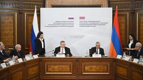 Алексей Оверчук провёл заседание Межправительственной комиссии по экономическому сотрудничеству между Российской Федерацией и Республикой Армения Алексей Оверчук провёл заседание Межправительственной комиссии по экономическому сотрудничеству между Российской Федерацией и Республикой Армения