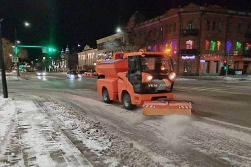 В Благовещенске последствия снегопада устраняют в круглосуточном режиме