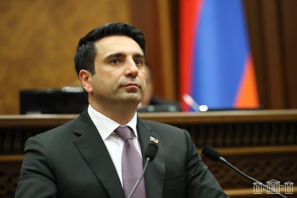 Спикер парламента Армении запустил байку: «Вся критика куплена за российские рубли»