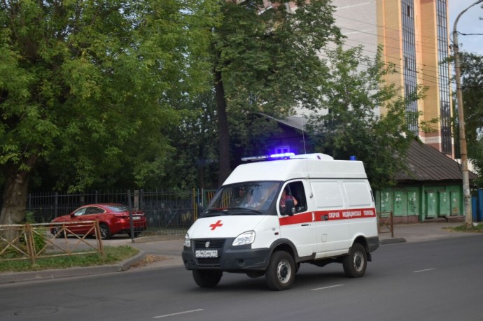 Кое-кто не позволяет «скорой» приехать к жителям костромской деревни