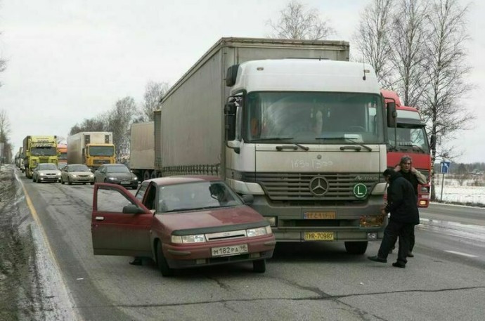 Владельцев дорог хотят обязать быстрее реагировать на аварийно-опасные участки Владельцев дорог хотят обязать быстрее реагировать на аварийно-опасные участки