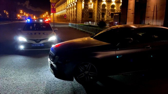 В Петербурге любитель пьяной езды лишился свободы и денег