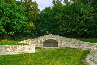 Отреставрированные гроты в усадьбе Кузьминки (видеографика)