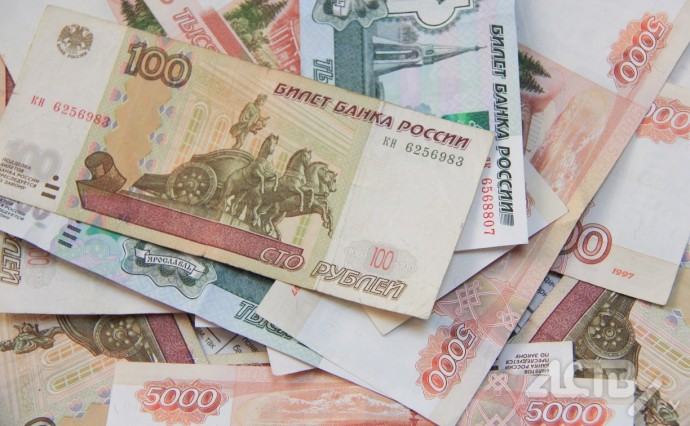 Сахалинец по инструкции мошенников вложил в биржу полмиллиона рублей