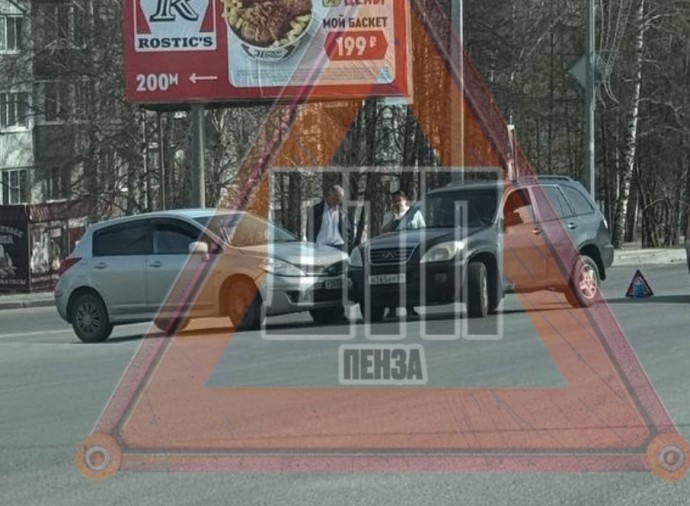 На улице Кижеватова в Пензе осложнено движение из-за ДТП