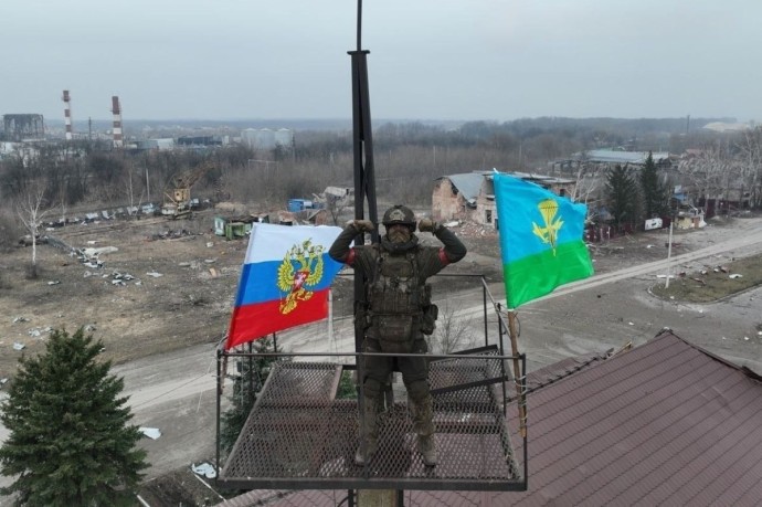 Военный из Бурятии удостоен звания Героя России за водружение флага над Суджей Военный из Бурятии удостоен звания Героя России за водружение флага над Суджей