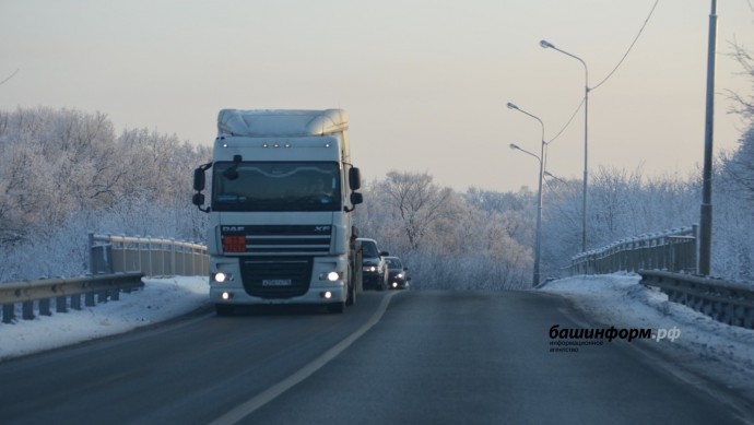 В Башкирии на трассе М-5 «Урал» приостановили движение из-за метели