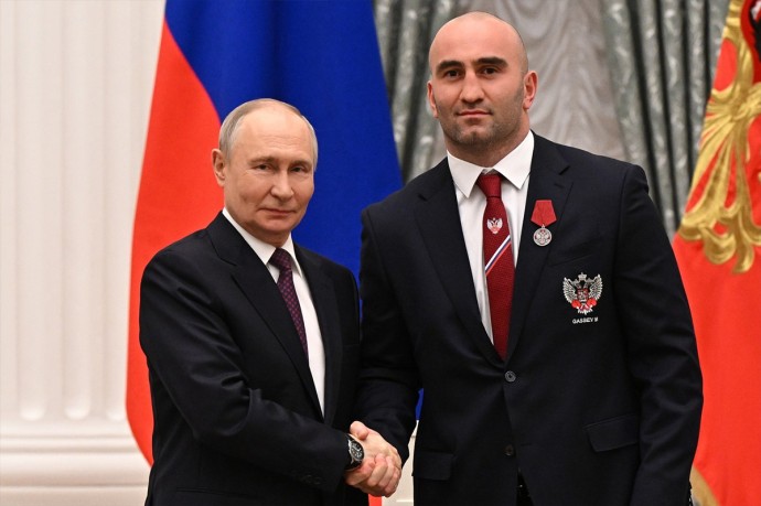 Путин жестко раскритиковал МОК за отстранение россиян и заявил о триумфальном возвращении на мировые арены Путин жестко раскритиковал МОК за отстранение россиян и заявил о триумфальном возвращении на мировые арены