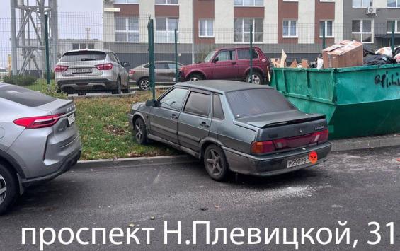 В Курске продолжают публиковать фото нарушителей парковки на газонах В Курске продолжают публиковать фото нарушителей парковки на газонах