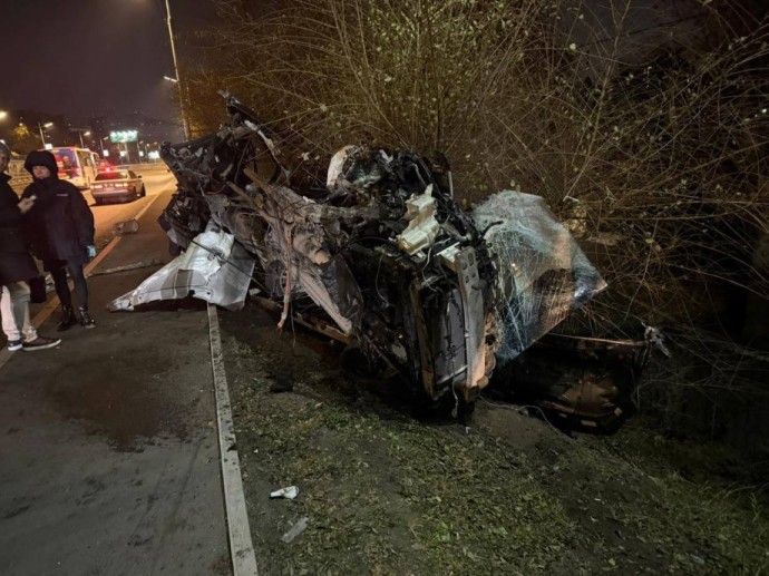 Черный понедельник во Владивостоке: один погиб, один ранен в аварии на Молодёжной Черный понедельник во Владивостоке: один погиб, один ранен в аварии на Молодёжной