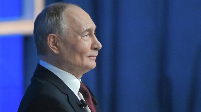 В России много желающих добровольно защищать интересы страны, заявил Путин