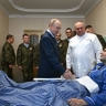 Путин навестил раненых в Центральном военном госпитале