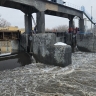 На плотине саранской ТЭЦ-2 подняли затвор, чтобы снизить уровень воды в реке Инсар
