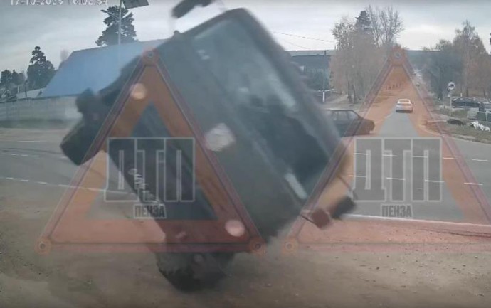 В Пензенской области перевернулся КамАЗ, есть пострадавшие