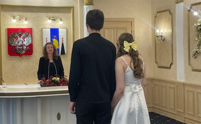 Сертификаты для проверки репродуктивного здоровья будут получать молодожены в день свадьбы