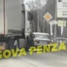 На трассе М5 в Пензе фура врезалась в легковой автомобиль. ВИДЕО
