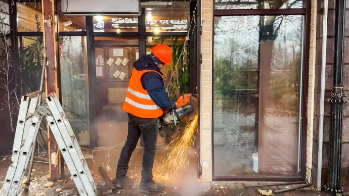 В Купчино от незаконной торговли освободят 400-метровый земельный участок для развития НИИ имени Джанелидзе В Купчино от незаконной торговли освободят 400-метровый земельный участок для развития НИИ имени Джанелидзе