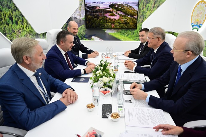 Радий Хабиров встретился с министром транспорта России Андреем Никитиным Радий Хабиров встретился с министром транспорта России Андреем Никитиным