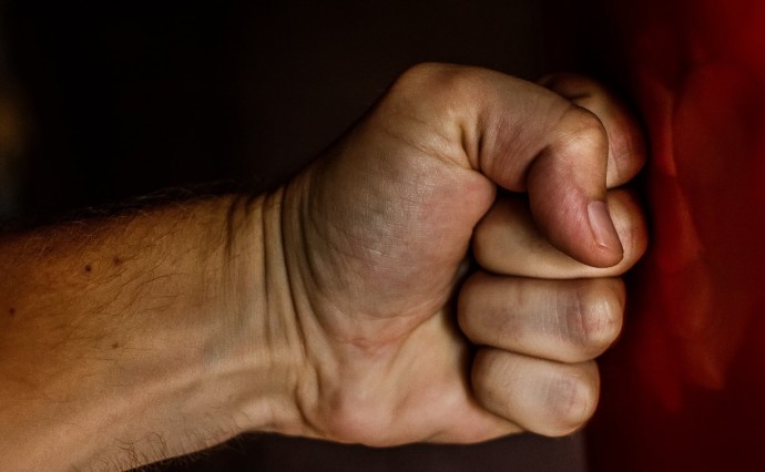 Пьяного сахалинца, ударившего полицейского в челюсть, ждет суд Пьяного сахалинца, ударившего полицейского в челюсть, ждет суд