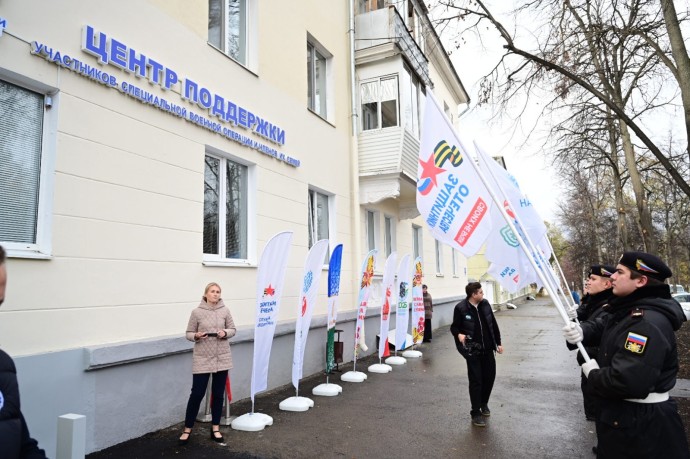 Радий Хабиров посетил центр поддержки участников СВО в городе Октябрьский