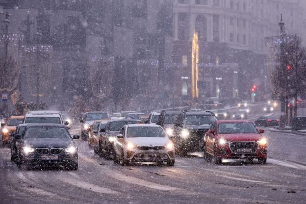 Дептранс Москвы призвал горожан из-за гололедицы пересесть на городской транспорт