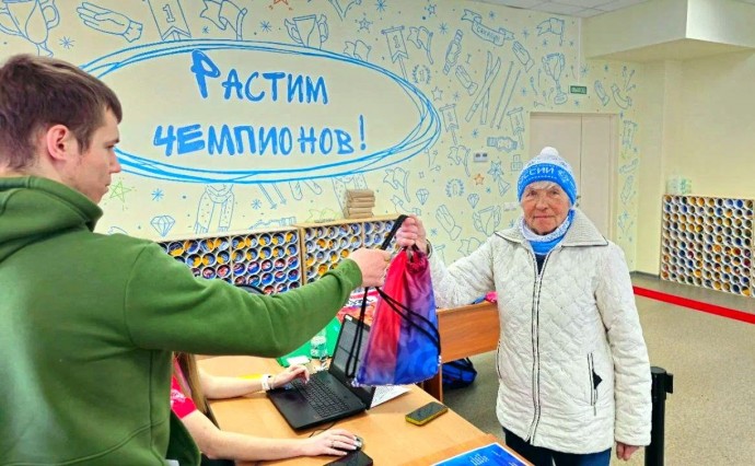 Участникам марафона памяти Фархутдинова начали выдавать стартовые пакеты