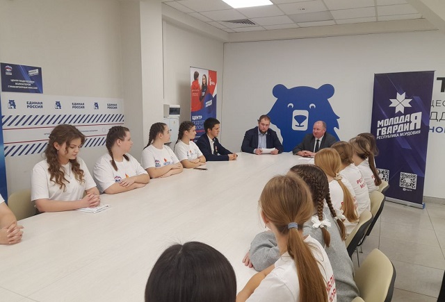 В Штабе общественной поддержки «Единой России» прошла встреча «Диалог поколений» В Штабе общественной поддержки «Единой России» прошла встреча «Диалог поколений»