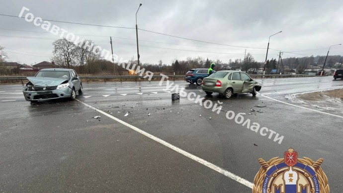 Водитель «Рено» пострадал в ДТП на 209км трассы «М-2 Крым»