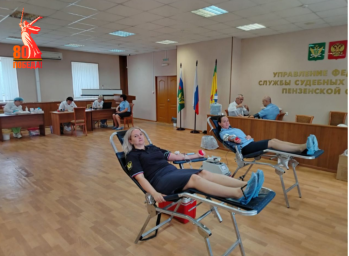 Донор в погонах. В Пензе судебные приставы сдали более 10 литров крови