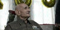 Астраханского ветерана поздравили с 98-летием парадом под окнами дома