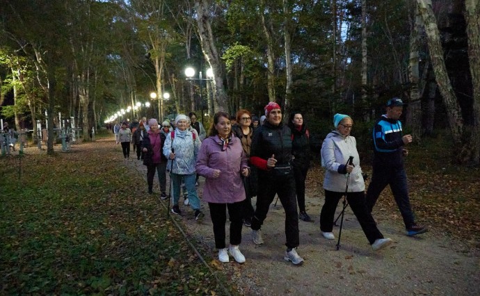 Прогулки для всех: в Южно-Сахалинске стартовал проект "Кузница здоровья" Прогулки для всех: в Южно-Сахалинске стартовал проект "Кузница здоровья"