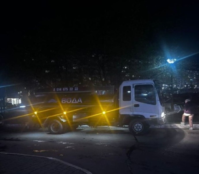 Без воды до ночи: в Снеговой Пади начался подвоз после масштабного отключения