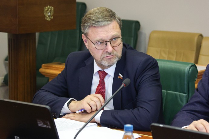 Косачёв: Макрон навязывает ложную концепцию происходящего в мире, обвиняя Россию