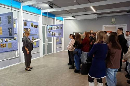 Выставка о защите суверенитета России открылась в Благовещенске Выставка о защите суверенитета России открылась в Благовещенске