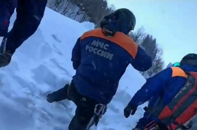 Спасатели нашли погибшего лыжника, попавшего под лавину в горах Сочи