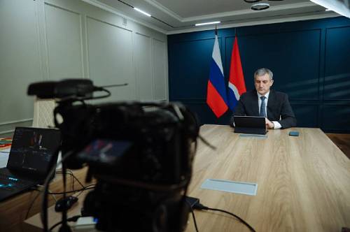 Василий Орлов во время прямого эфира поблагодарил команду администрации Благовещенска