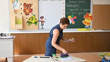 Почти 90% россиян помнят имя первого учителя — опросы