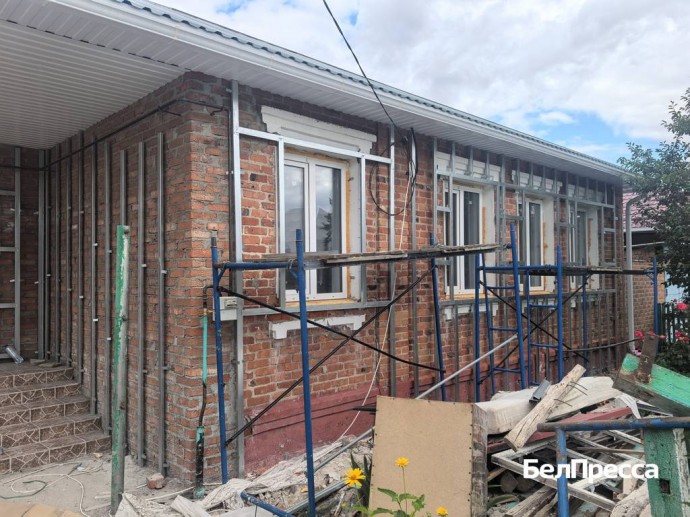 В Шебекино завершают восстанавливать разрушенное жильё на улице Островского В Шебекино завершают восстанавливать разрушенное жильё на улице Островского