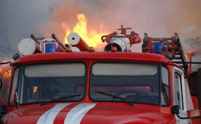 Лесопилка на 1500 "квадратах" полыхала в Молодежном Лесопилка на 1500 "квадратах" полыхала в Молодежном