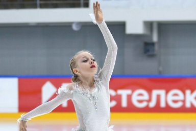 Мама фигуристки Костылёвой жёстко раскритиковала ученицу Плющенко, назвав её бездарем