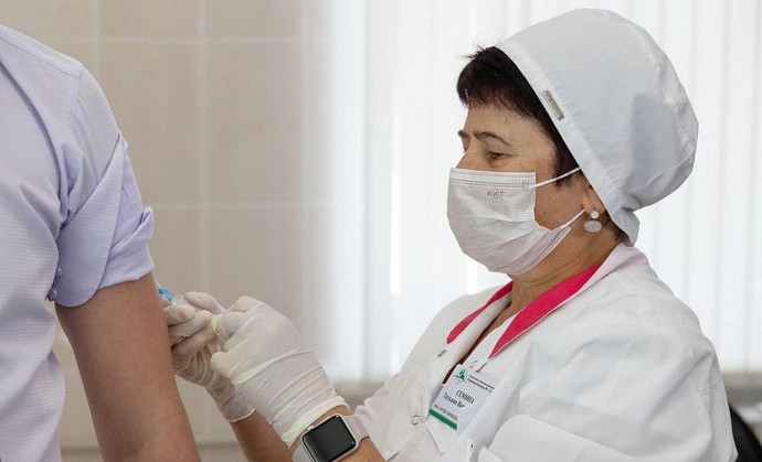 Чеснок или вакцина: врач-педиатр развеяла главные мифы о прививках от гриппа