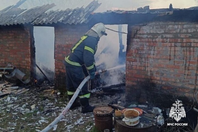 В Новой Слободке Корочанского района сгорел сарай