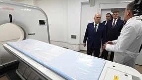 Михаил Мишустин посетил омский госпиталь для ветеранов войн