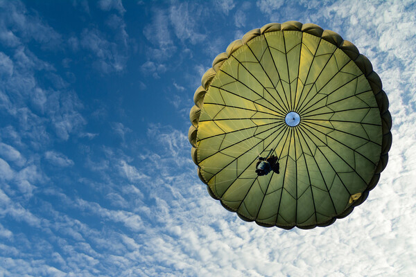 Кандидат в мастера спорта по парашютному спорту разбился после прыжка в Коломне Кандидат в мастера спорта по парашютному спорту разбился после прыжка в Коломне