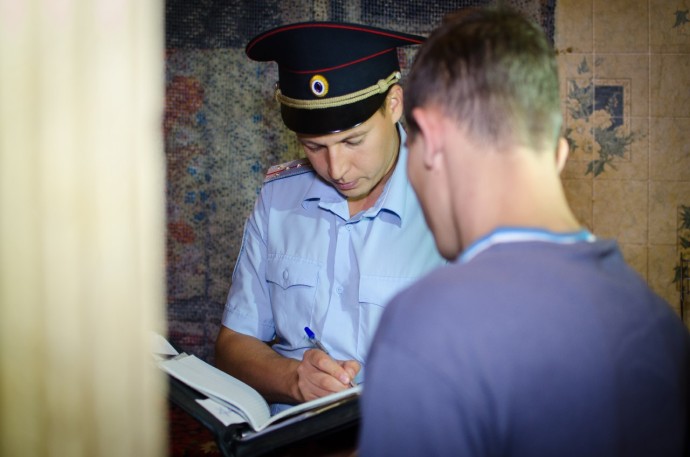 В Пензе ревнивый мужчина чуть не задушил свою возлюбленную