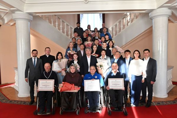 В Бурятии спортсмены и их тренеры получили премии на 10 млн рублей В Бурятии спортсмены и их тренеры получили премии на 10 млн рублей